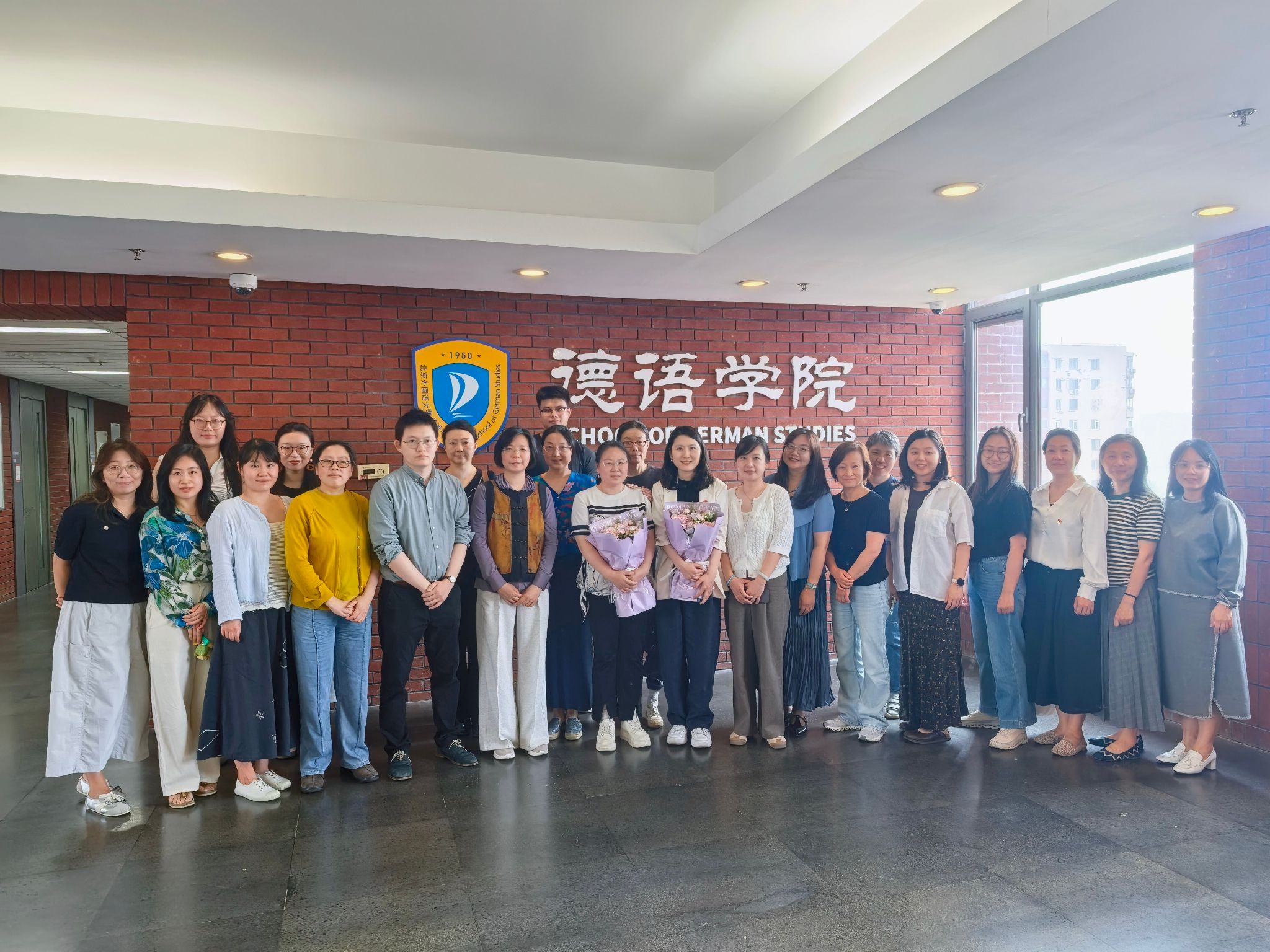 薪火相传守初心 温情送别启新程 —— yl23455永利举办张春霞老师欢送会暨钱梦婷老师欢迎会